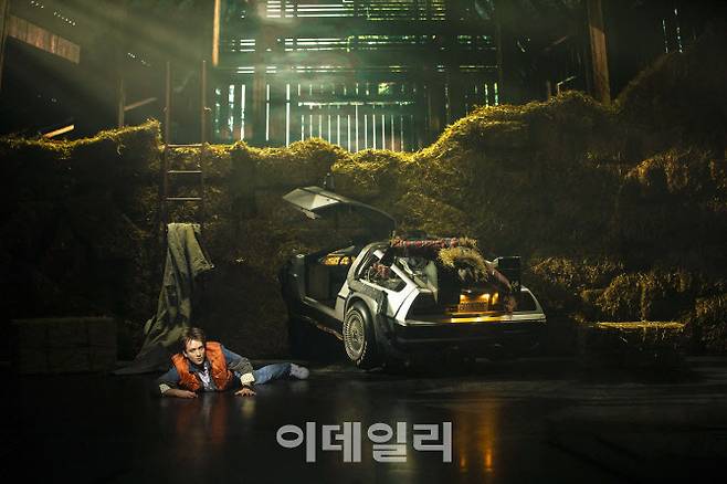 뮤지컬 ‘백투더퓨처’ 런던 공연의 한 장면(사진=Sean Ebsworth Barnes)