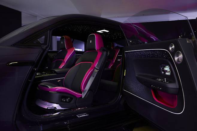 롤스로이스 ‘블랙 배지 스펙터’ 실내. (사진=롤스로이스모터카)