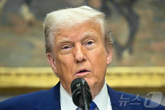 도널드 트럼프 미국 대통령이 12일(현지시간) 워싱턴DC 백악관 루스벨트룸에서 처방약 가격에 관한 행사에서 중국과의 관세 합의에 대해 언급하고 있다. 2025.05.12 ⓒ AFP=뉴스1 ⓒ News1 류정민 특파원