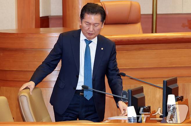 정청래 국회 법사위원장이 13일 서울 종로구 헌법재판소에서 열린 고발사주의혹으로 탄핵소추된 손준성 대구고검 차장(검사장)의 첫 정식 변론기일에 출석해 있다. (공동취재) 2025.5.13/뉴스1 ⓒ News1 김명섭 기자