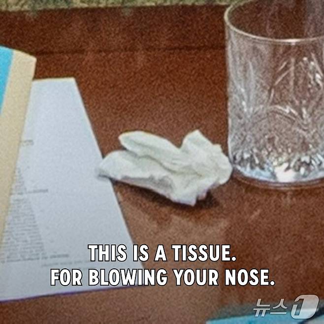 마크롱 대통령이 실제로 집었던 물건 <출처=엘리제궁 엑스>