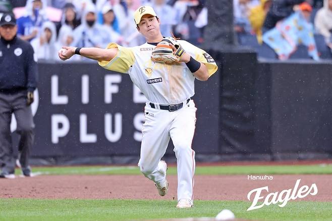 한화 노시환이 6일 대전 한화생명 볼파크에서 열린 2025 KBO리그 정규시즌 삼성전서 수비하고 있다. 사진 | 한화 이글스