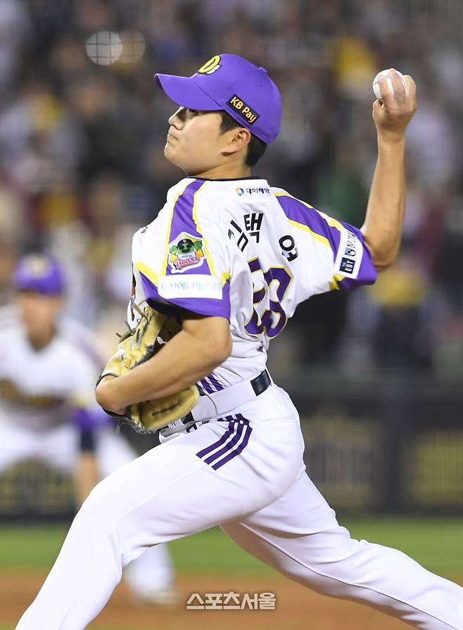 두산 김택연이 7일 잠실구장에서 열린 2025 KBO리그 LG와 경기 8회초 등판해 힘차게 공을 던지고 있다. 잠실 | 박진업 기자 upandup@sportsseoul.com