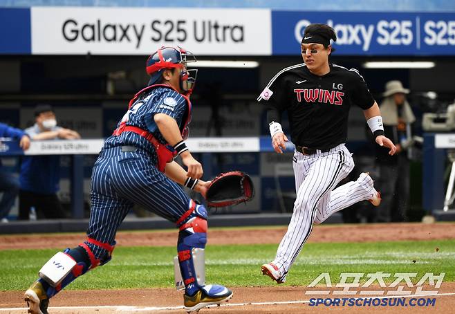 잠실구장도 아니고 라이온즈파크에서 박동원이 1루에서 홈까지 내달렸다.