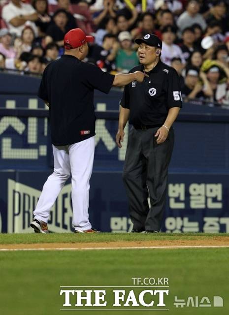 몇몇 해설가는 야구 규칙을 정확하게 몰라 돌발 상황이 발생하면 설명을 제대로 못한다. /뉴시스