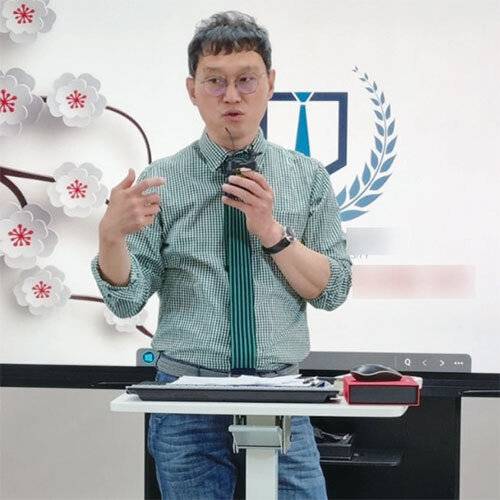 고명환은 유튜브, 강의, 강연 등을 통해 책의 깨달음, 가치 등을 전파하고 있다.