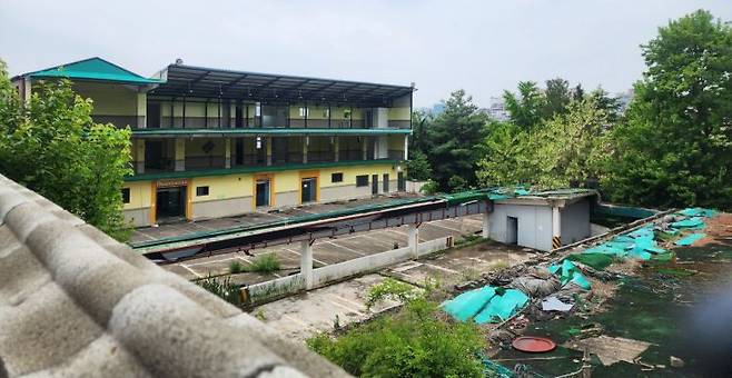 중국 정부는 2019년 용산구 이태원동 11개 필지 4162㎡의 토지를 매입한 이후 아직 사용하지 않고 있다. 사진은 실외골프연습장으로 사용했던 해당 토지의 현재 모습. 김민진 기자.