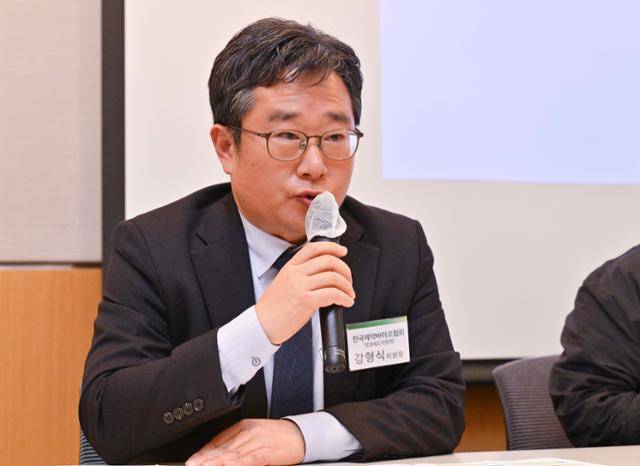 12일 서울 여의도 FKI타워에서 열린 '혁신신약 시대, 치료 기회 확대를 위한 정책 방향 포럼'에 패널로 참석한 강형식 한국제약바이오협회 약가제도위원장이 발언하고 있다. 최주연 기자