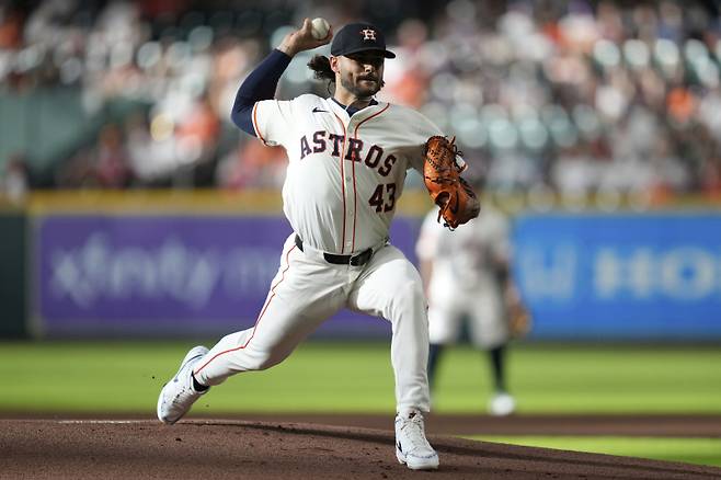 <yonhap photo-2215=""> Houston Astros starting pitcher Lance McCullers Jr. (43) throws during the first inning of a baseball game against the Cincinnati Reds in Houston, Saturday, May 10, 2025. (AP Photo/Ashley Landis)/2025-05-11 09:02:10/ <저작권자 ⓒ 1980-2025 ㈜연합뉴스. 무단 전재 재배포 금지, AI 학습 및 활용 금지></yonhap>