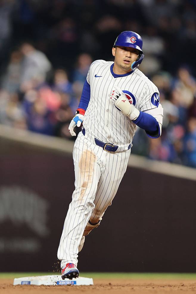 <yonhap photo-2248=""> CHICAGO, ILLINOIS - MAY 12: Seiya Suzuki #27 of the Chicago Cubs rounds the bases after hitting a two-run home run against the Miami Marlins during the fifth inning at Wrigley Field on May 12, 2025 in Chicago, Illinois. Michael Reaves/Getty Images/AFP (Photo by Michael Reaves / GETTY IMAGES NORTH AMERICA / Getty Images via AFP)/2025-05-13 10:26:00/ <저작권자 ⓒ 1980-2025 ㈜연합뉴스. 무단 전재 재배포 금지, AI 학습 및 활용 금지></yonhap>