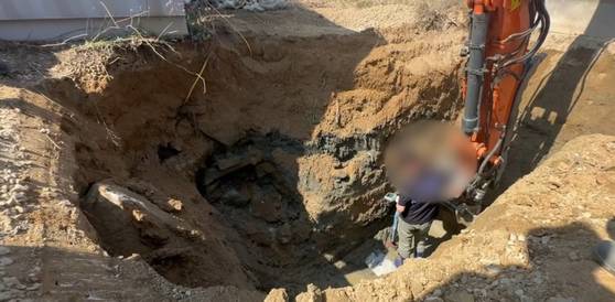 경북경찰청은 12일 송유관에 구멍을 뚫어 석유를 훔치려 한 혐의(송유관 안전관리법 위반)로 A씨(69) 등 3명을 구속했다. 사진 경북경찰청