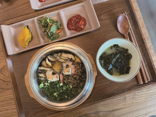 전복새우 솥밥 한 상. 사진=박소윤