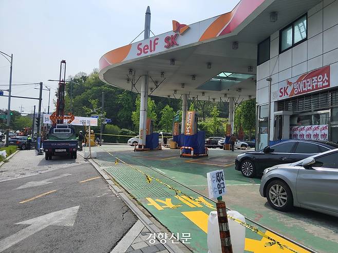 이충희씨가 운영하는 서울 강동구의 주유소가 13일 휴업하고 있다. 김태욱 기자