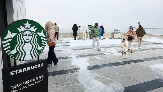 Visitors to the Starbucks branch that opened at Aegibong Peace Ecological Park in Gimpo, Gyeonggi, are seen on Dec. 21, 2024. [YONHAP]