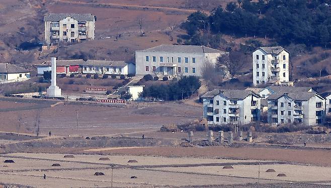 Kaepung County in North Korea’s Hwanghae Province as seen from Aegibong Peace Ecological Park in Gimpo, Gyeonggi, on Jan. 12. [NEWS1]