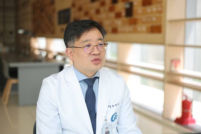 윤병우 가천대 길병원 혈액내과 교수는 지난 8일 가천대 길병원에서 쿠키뉴스와 만나 “한국도 다른 림프종에서 카티 치료제를 사용할 수 있도록 적응증과 보험이 확대돼야 한다”고 말했다. 가천대 길병원 제공