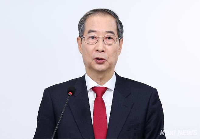 &nbsp;한덕수 전 국무총리가 지난 10일 서울 여의도 당사에서 긴급 기자 회견을 열어 발언하고 있다. 곽경근 대기자