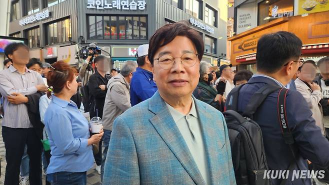 권선택 전 대전시장이 12일 오후 대전 중구 으능정이거리에서 열린 더불어민주당 이재명 대선후보 유세장에 나왔다. 사진=정치부기자단&nbsp;