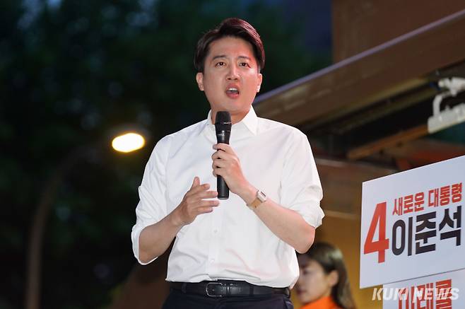 이준석 개혁신당 대통령 후보가 12일 서울 중구 청계광장에서 열린 서울 첫 집중유세 현장에서 발언하고 있다. 유희태 기자