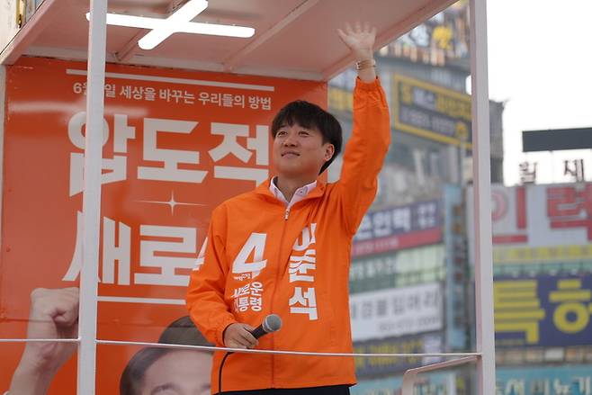 이준석 개혁신당 대선후보가 지난 12일 대구 죽전네거리에서 유세 활동을 하는 모습. [사진 제공 = 이준석 후보 캠프]