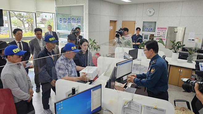 제주항공 여객기 사고 유족들이 국토교통부 장관과 제주항공 대표이사 등 15명을 중대재해처벌법 및 업무상과실치사상 혐의로 전남경찰청에 형사 고소했다. 제주항공참사 유족단 제공.