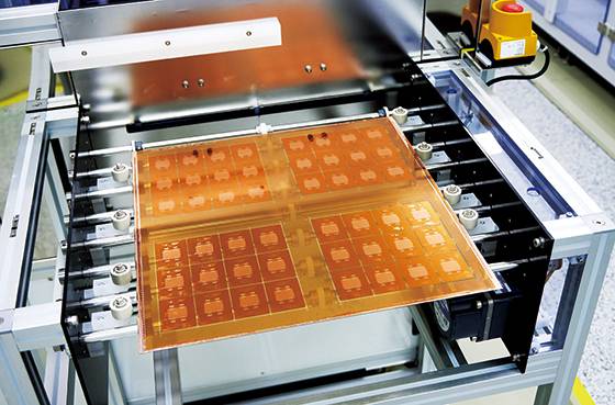 SKC의 반도체 유리기판 계열사 앱솔릭스가 생산하는 유리기판.