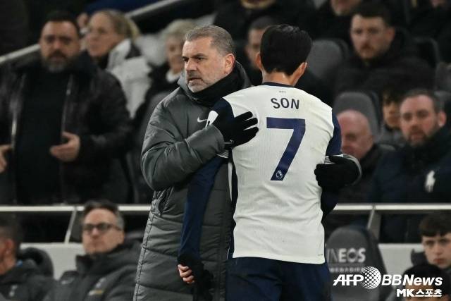 포스테코글루 감독은 “이번 부상은 조금 특이했다. 정확한 회복 기간이 정해져 있지 않았다. 오직 본인의 느낌, 회복 속도에 따라 진행됐다. 그 과정에서 손흥민은 열심히 재활했고 복귀 전에 어느 정도 경기에 뛰는 것이 중요했다. 덕분에 팰리스전에서 일정 시간 뛸 수 있었다. 이 기세를 이어가기를 기대하고 있다”고 바랐다. 사진=AFPBBNews=News1