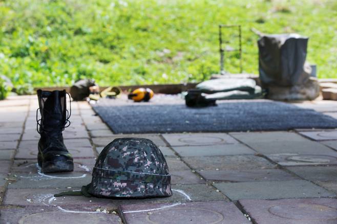 2015년 5월13일 오전 10시46분쯤 서울 내곡동에 위치한 동원예비군 훈련장에서 총성과 함께 비명이 울려 퍼졌다. 사진은 2015년 5월14일 서울 내곡동 예비군 훈련장 총기사고 발생 이틀째 사격장 사고 현장이 취재진에게 공개된 모습. 2015.5.14/뉴스1 /사진=뉴스1