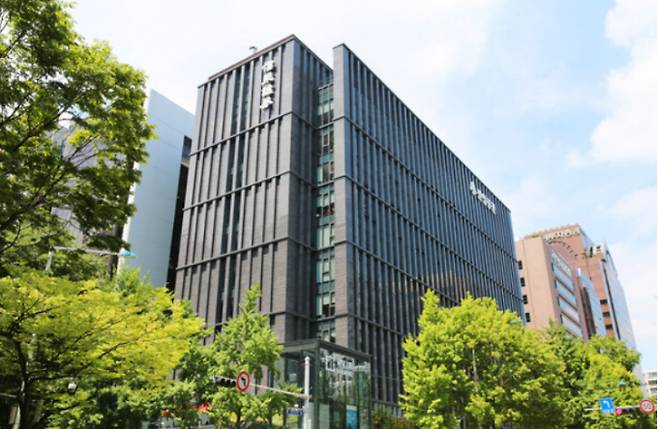 자사주 보유 비중이 53%에 달하는 신영증권이 최근 주목 받는다. /사진=신영증권