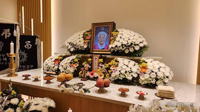 지난 12일 일본군 위안부 피해자 이옥선 할머니의 빈소가 경기 용인시 쉴낙원 경기장례식장에 마련됐다. 안효정 기자.