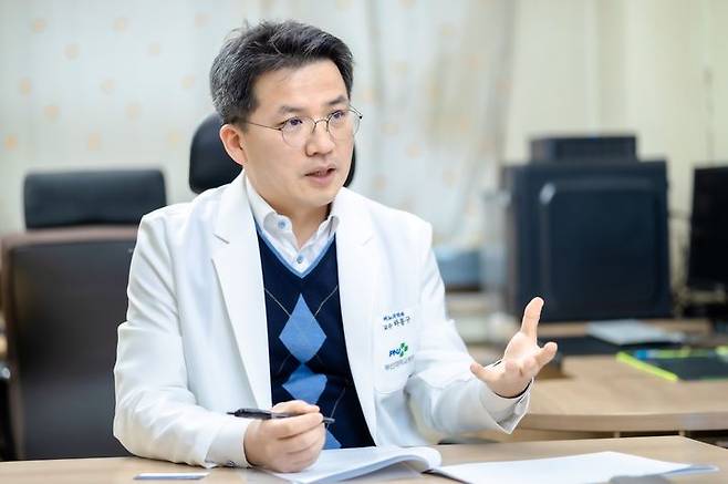 [서울=뉴시스] 하홍구 교수는 지난 9일 뉴시스와 인터뷰에서 "2023년 데이터 또는 늦어도 2024년 데이터에서 남자에게 가장 많이 발생하는 암이 전립선암이 될 것으로 생각한다"라고 밝혔다. 또 그는 "의료AI가 병리과 의사뿐만 아니라 임상현장에서 환자를 대하는 의료진에도 도움을 줄것"이라고 말했다. (사진=부산대병원 제공) 2025.05.13. photo@newsis.com *재판매 및 DB 금지