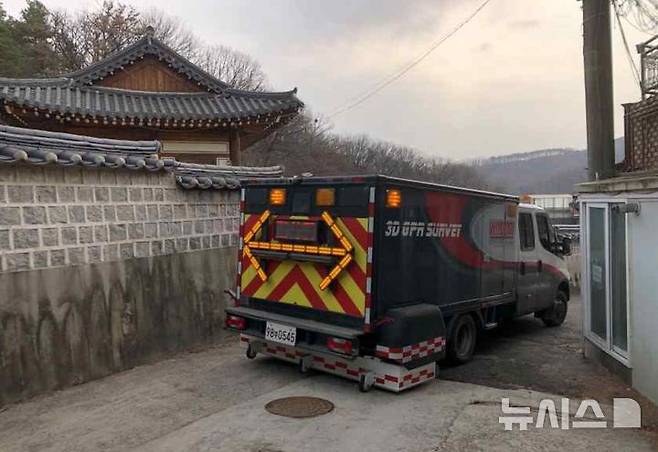 [광명=뉴시스]차량형 지표투과레이더를 활용해 지하구간 점검을 하는 모습.(사진=광명시 제공)2025.05.13.photo@newsis.com