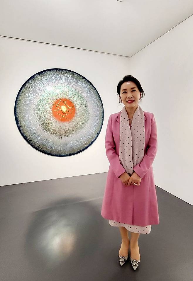 [사진=박현주미술전문기자] 13일 이화익갤러리에서 만난 오명희 화백.  *재판매 및 DB 금지