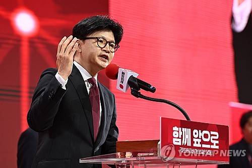 승복연설하는 한동훈 후보 (고양=연합뉴스) 박동주 기자 = 3일 경기 고양시 킨텍스에서 열린 국민의힘 전당대회에서 국민의힘 대선 후보로 김문수 후보가 선출된 가운데 한동훈 후보가 승복 연설을 하고 있다. 2025.5.3 [공동취재] pdj6635@yna.co.kr