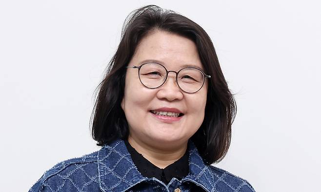 탈북 여성인 설송아 작가가 지난 1일 서울 용산구 세계일보 사옥에서 북한 여성과 경제를 다룬 신간 ‘여자는 죽지 않았다’를 소개하고 있다. 이제원 선임기자