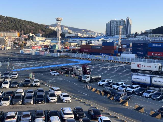 교통사고 위험에 노출됐던 부산 신선대컨테이너부두 입구의 교통환경이 개선됐다. 사진제공=BPA