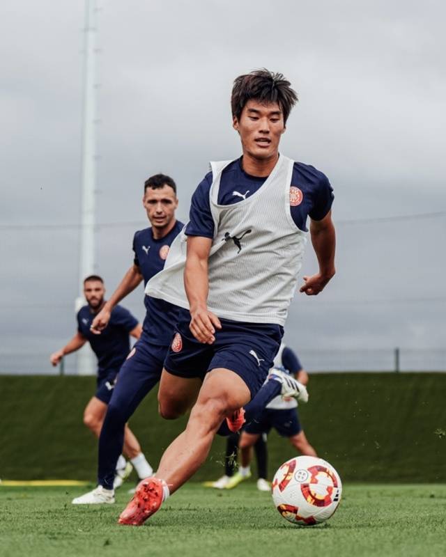 훈련에 집중하는 김민수. /사진=지로나 SNS