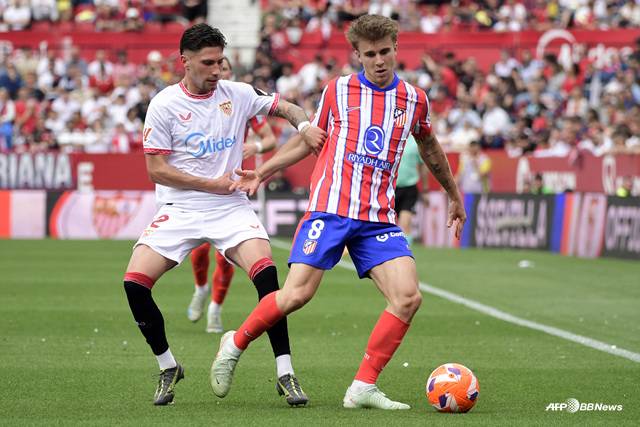 세비야(왼쪽 흰색 유니폼) 경기. /AFPBBNews=뉴스1