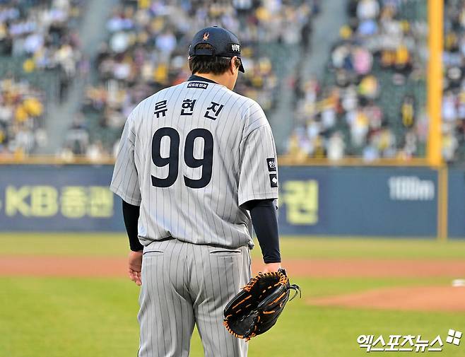 한화 투수 류현진은 오는 13일 대전한화생명볼파크에서 열릴 '2025 신한 SOL Bank KBO 리그' 두산과 주중 3연전 첫 경기에서 선발 등판한다. 그는 대전 신구장에서 극강의 투구를 선보이고 있다. 13연승을 향한 기대감이 커지는 현재다. 엑스포츠뉴스 DB