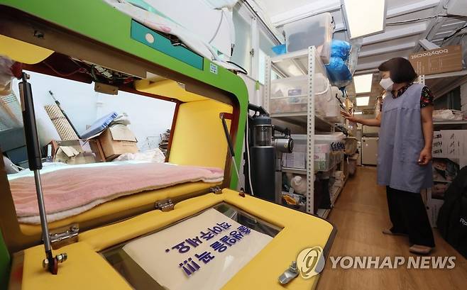 서울 관악구 주사랑공동체교회에 설치된 베이비박스 내부 공간의 모습 [연합뉴스 자료사진]