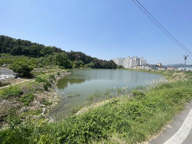 맨발걷기길 신규 조성 지원사업에 선정된 화양읍 송전저수지. 청도군 제공