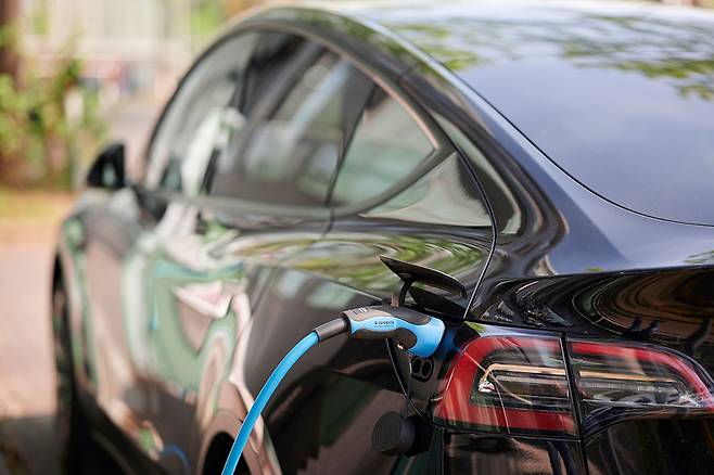 충전 중인 전기차