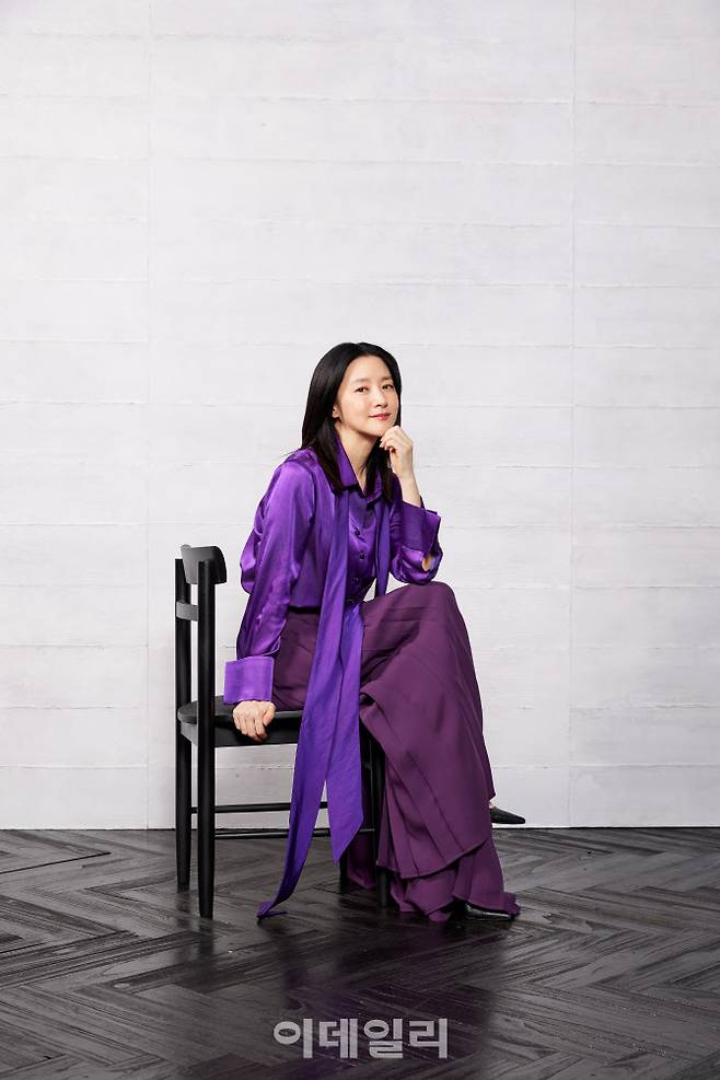 연극 ‘헤다 가블러’에 헤다 역으로 출연 중인 배우 이영애(사진=LG아트센터)