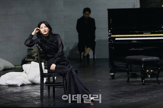 연극 ‘헤다 가블러’ 공연의 한 장면(사진=LG아트센터)