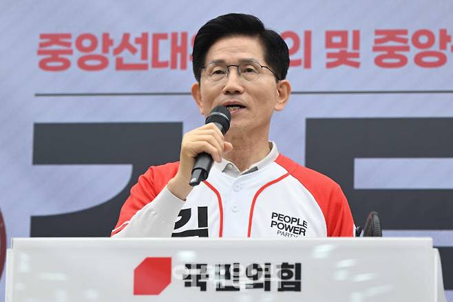 [이데일리 이영훈 기자] 김문수 국민의힘 대선후보가 12일 서울 여의도 국민의힘 중앙당사에서 열린 중앙선거대책위원회 임명장 수여식에서 인사말을 하고 있다.