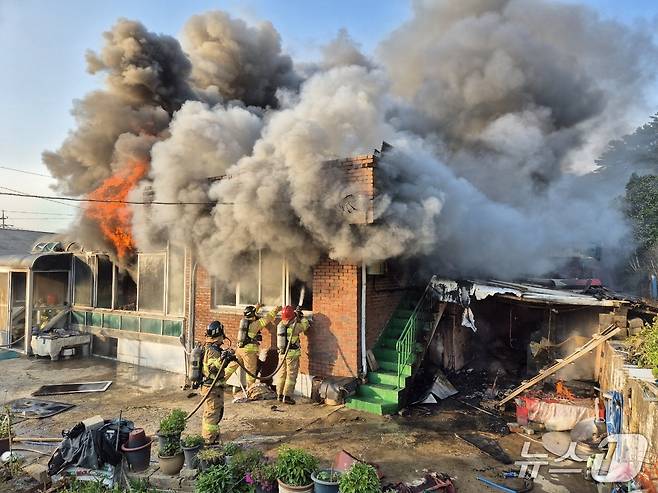 보령 대천동 단독주택 화재 현장. (보령소방서 제공, 재판매 및 DB 금지) / 뉴스1