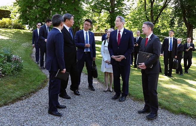 미국 무역대표부(USTR)가 공개한 제네바 미중 무역 협상 모습. 2025.05.13.