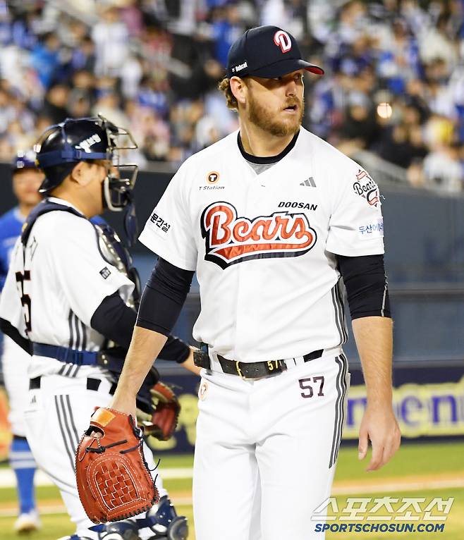 앞으로 남은 경기에서 팬들의 마음까지 돌려야 할 두산 콜어빈.
