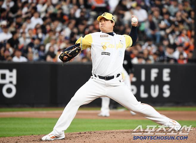 13일 대전 한화생명볼파크에서 열린 두산-한화전. 선발투수 류현진이 투구하고 있다. 대전=정재근 기자 cjg@sportschosun.com/2025..5.13/