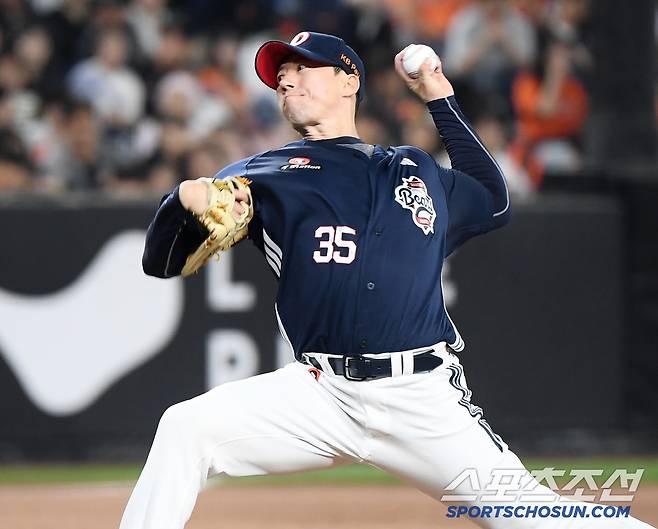 14일 대전 한화생명볼파크에서 열린 두산-한화전. 6회말 고효준이 투구하고 있다. 대전=정재근 기자 cjg@sportschosun.com/2025..5.14/